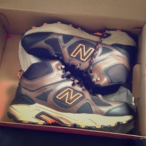 ALL TERRAIN NEW BALANCE HIKING SHOES